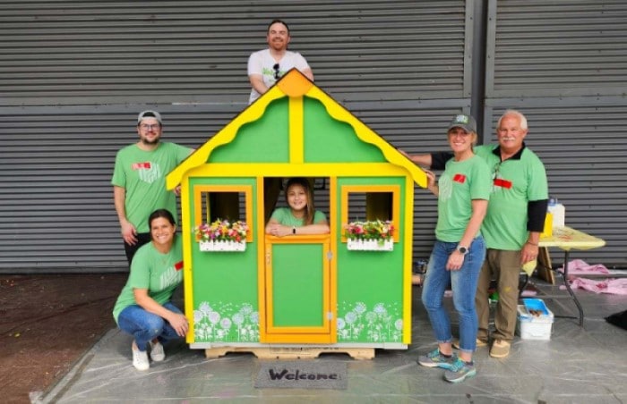 Playhouse with Volunteers  